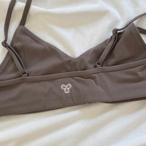 Aritzia Flared Yoga Pants and sports bra - Picture 5 of 6